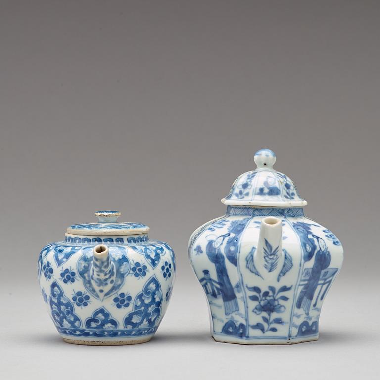 Two blue and white teapots, Qing dynasty, Kangxi (1662-1722).