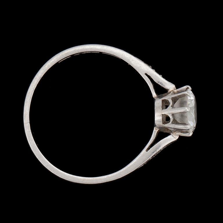 RING, brilliant cut diamond, old cut, app. 0.85 cts, with small diamonds at the sides, Stockholm, 1947.