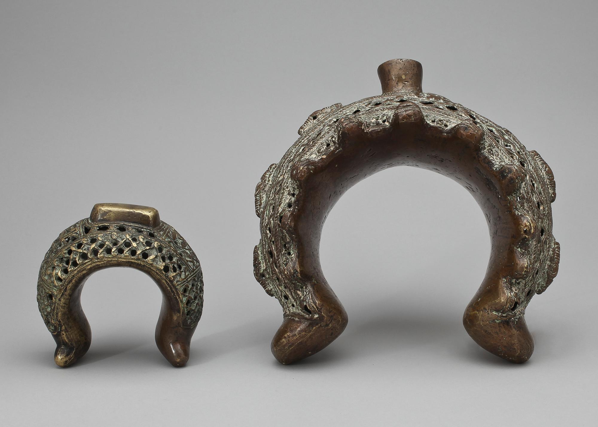 HALSRING SAMT ARMRING, 2 st, brons, Kamerun, Afrika, 1800/1900-tal.