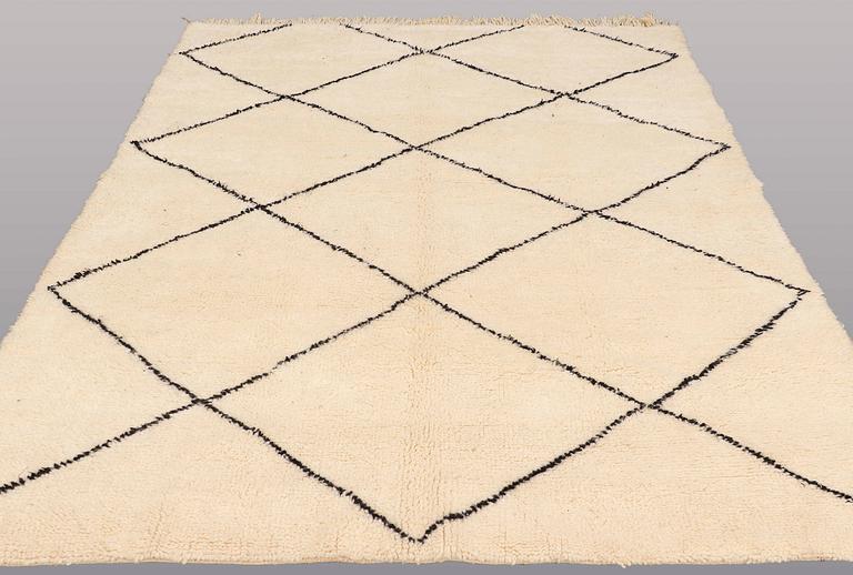 MATTA, Marocko, ca 290 x 218 cm.