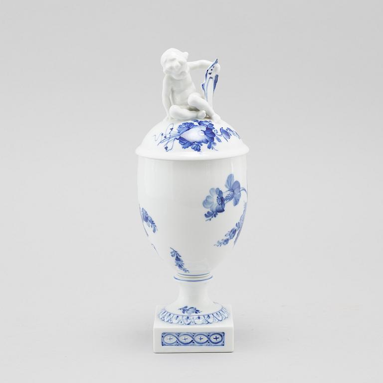 LOCKURNA, porslin, "Blå Blomst", Royal Copenhagen, Danmark, 1900-talets treje kvartal.