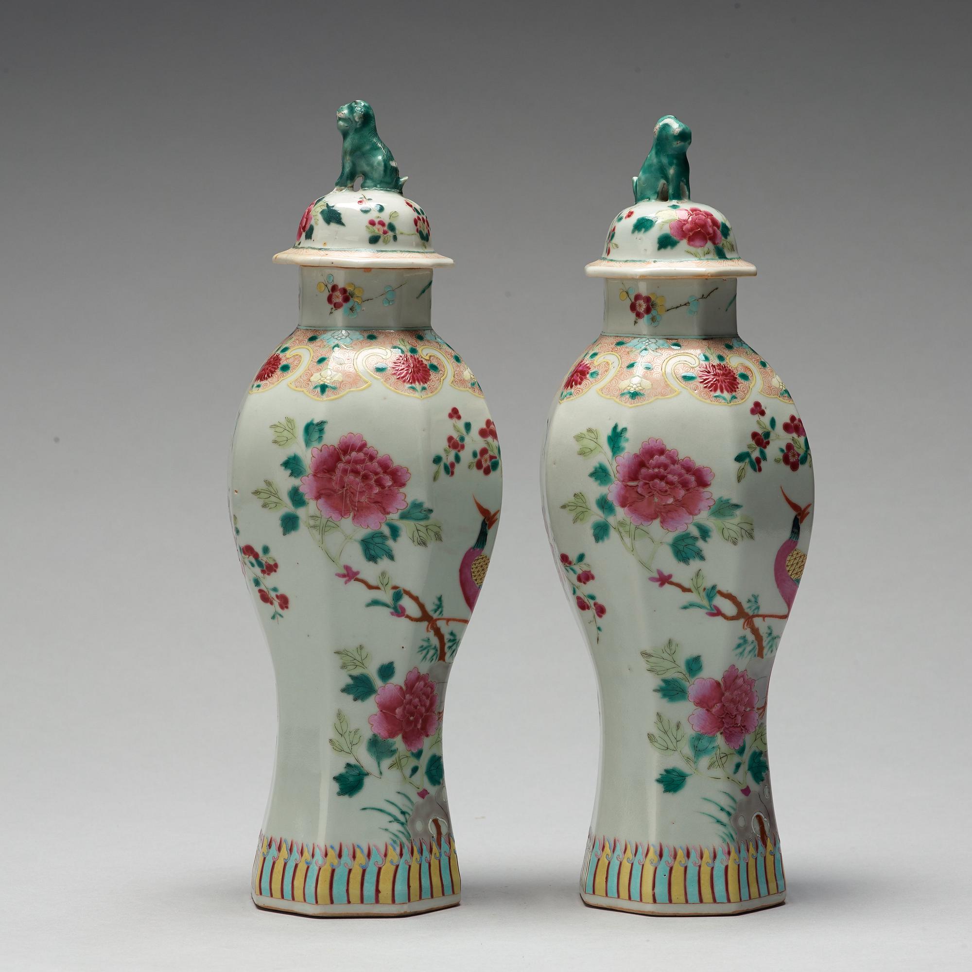 A pair of famille rose vases with cover, Samson, late 19th Century.