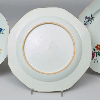 SERVISDELAR, 15 stycken, kompaniporslin. Qingdynastin, Qianlong (1736-95).