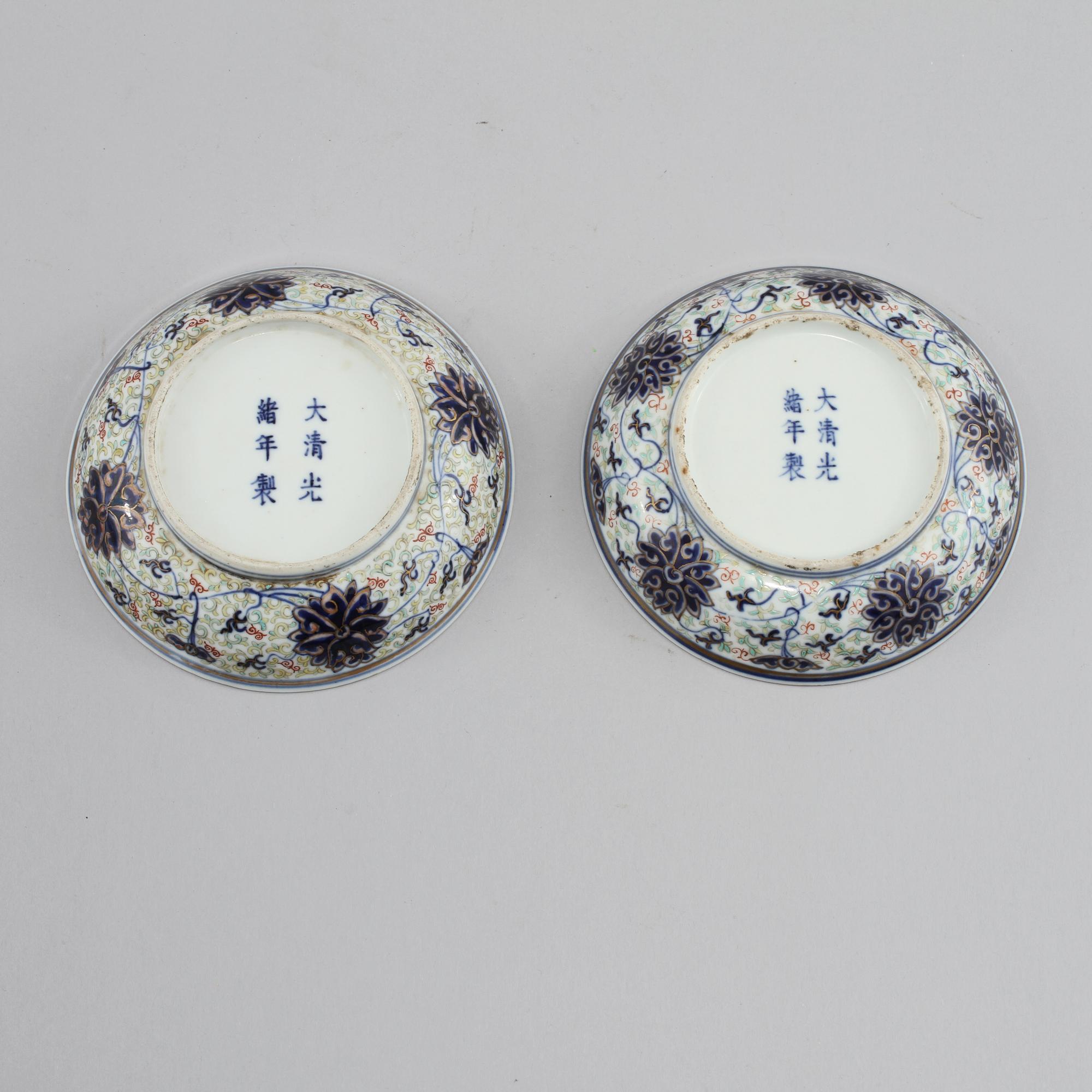 SKÅLFAT, ett par, porslin, Qing dynastin, Guangxus sex karaktäreres märke och period (1875-1908).