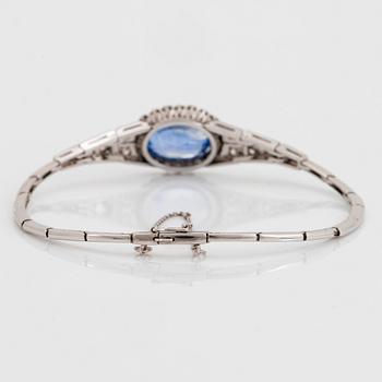 An 18K white gold bracelet set with a faceted sapphire weight ca 7.00 cts.