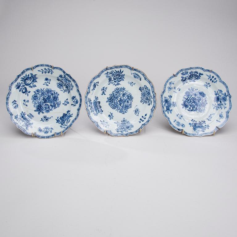 TALLRIKAR, 13 ST, porslin, Kina, Qianlong 1736-1795.