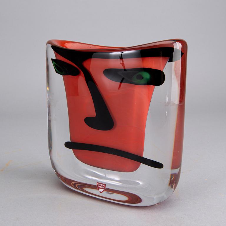AN ANNE NILSSON GLASS VASE, signed Orrefors 975478 Anne Nilsson E.A. 1-90.