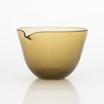 Kaj Franck, a 13-piece set of pressed glassware for Nuutajärvi, mid 20th century.