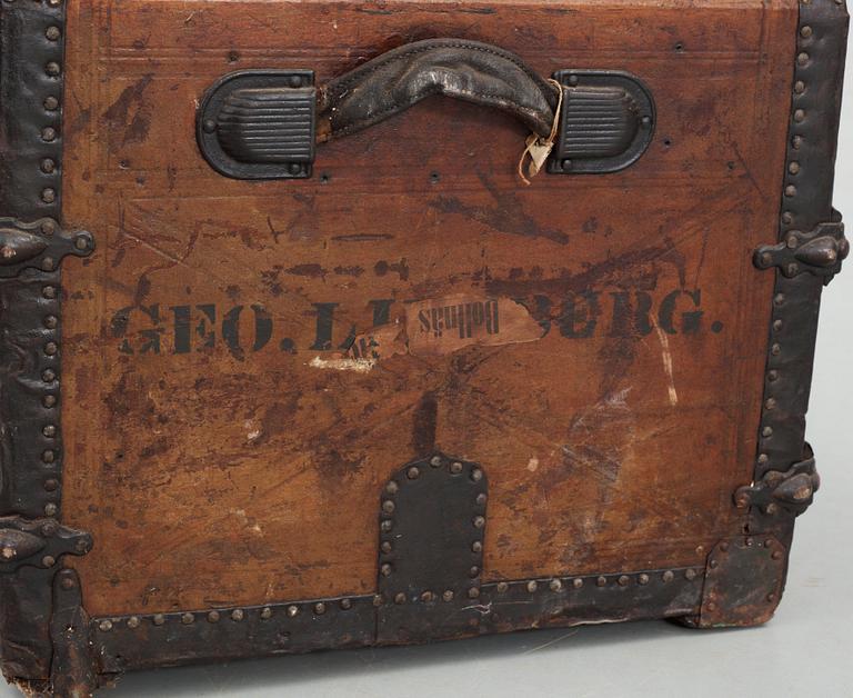 KOFFERT, 1900-talets början.