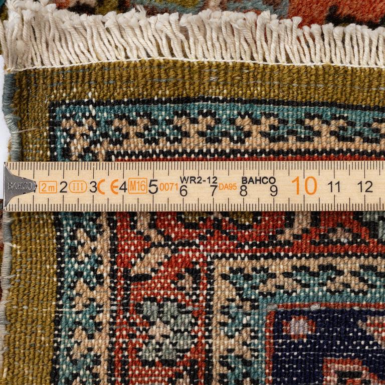 Matta, orientalisk, ca 272 x 208 cm.