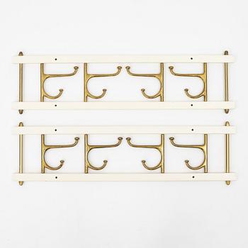 Klädhängare, ett par, "Dekorativ", Skoglunds metallgjuteri, Anderstorp, 1950-/60-tal.