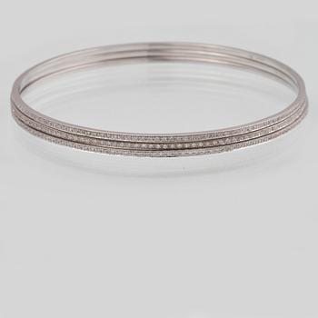 ARMRINGAR, 3 st, 18K vitguld med briljantslipade diamanter ca 1.50 ct. Vikt 19,9 gram.