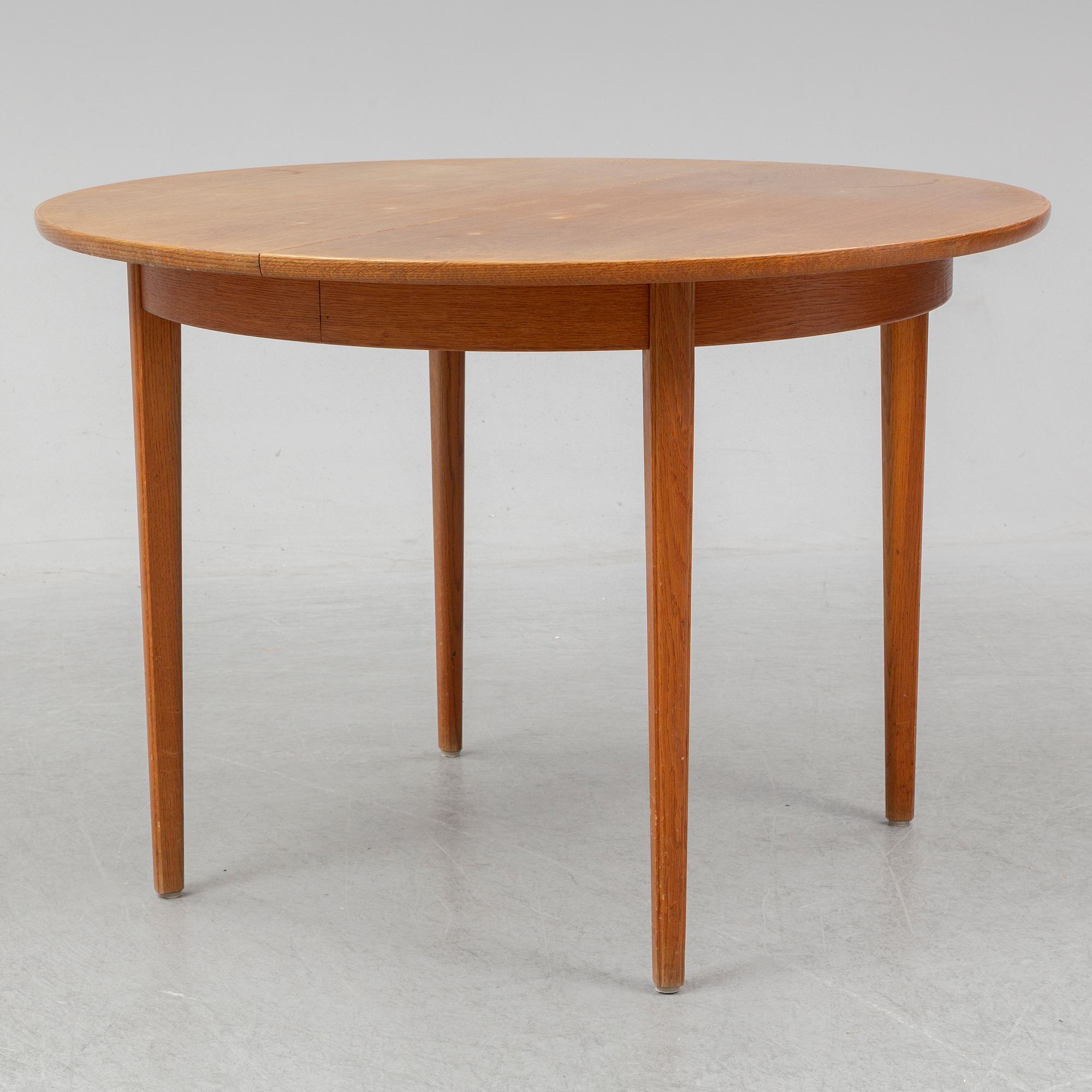 A 'Vardags' dining table by Carl Malmsten.