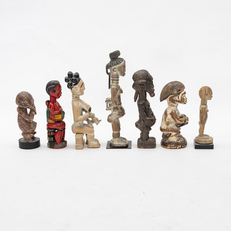 Skulpturer, 7 st, enligt uppgift i från b.la Puno, Gabon, Elfebenskusten, Tetela, Kongo, m.m, 1900-talets andra hälft.
