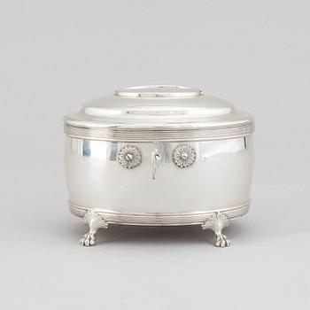 A swedish silver sugar box, mark or Oscar Sjögren, Stockholm 1918.