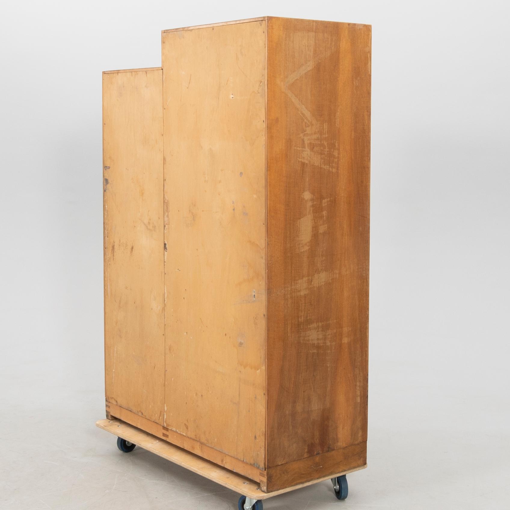 Klädskåp Art Deco 1900-talets första hälft.