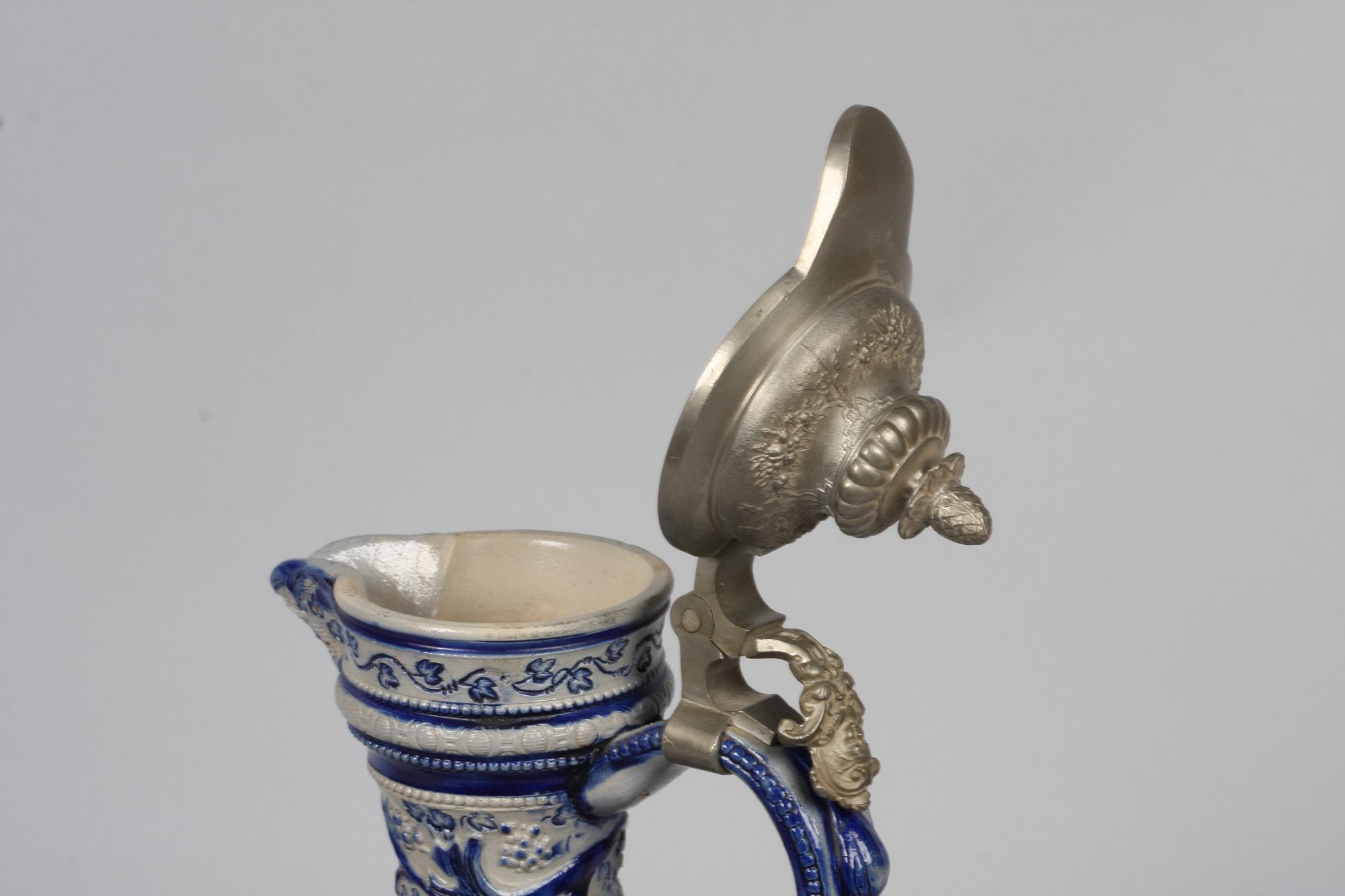 KANNA, keramik samt tenn. 1800-talets slut.