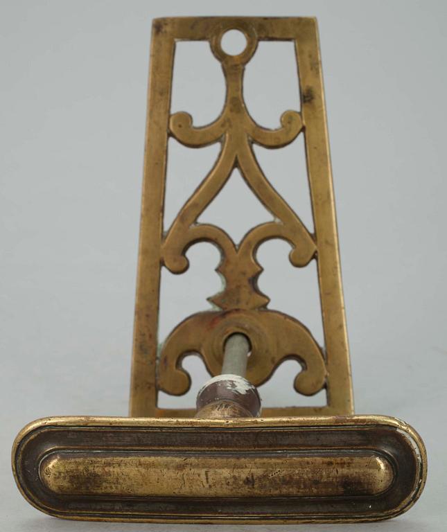 DÖRRHANDTAG, 3 st, brons, bl.a. Alvar Aalto.