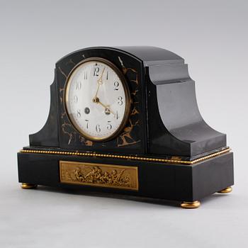 BORDSPENDYL, 1900-talets första hälft.