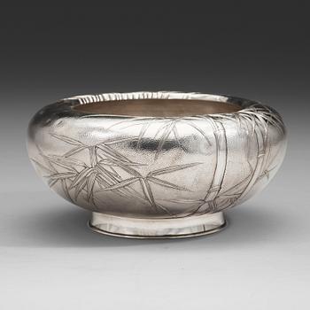 443. A Japanese silver bowl, early 20th Century.