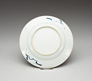 A set of 17 large blue and white dinner plates, Qing dynasti, first half of 18th Century.