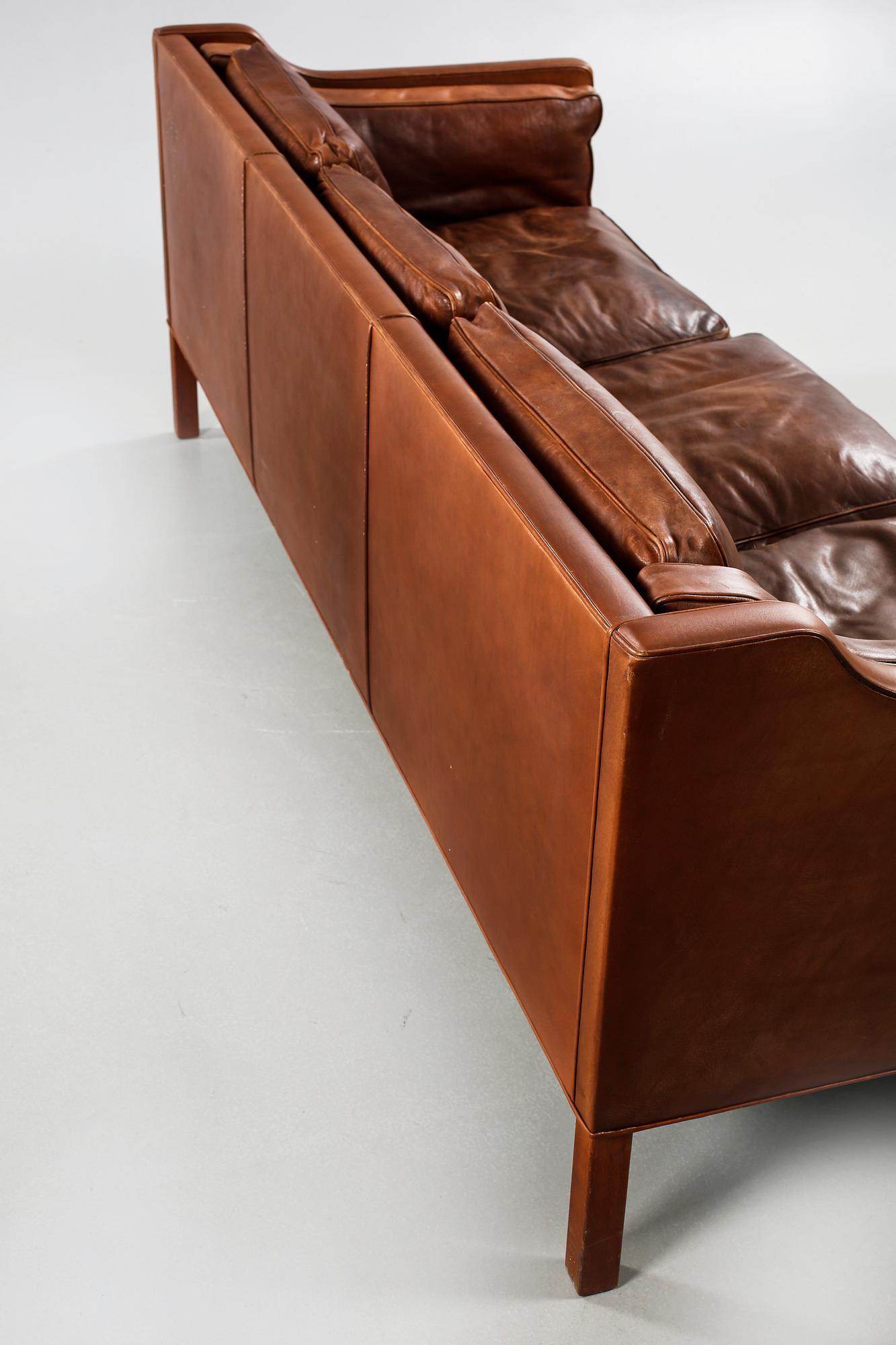 A sofa with model number 2213, designed by Borge Mogensen for Fredricia Stolefabrik.