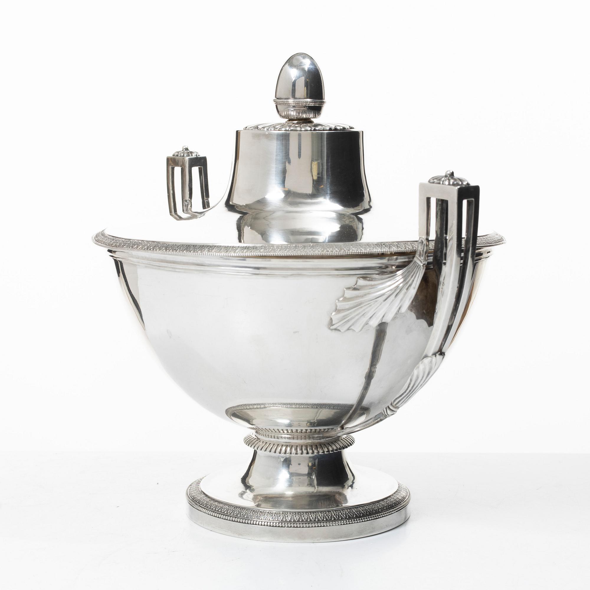 A Swiss silver tureen with lid, mark of Bossard & Sohn, 20th Century.