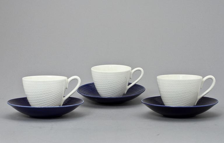 SERVISDELAR, 15 st, flintgods, "Blå eld", Hertha Bengtsson, Rörstrand, 1951-71.