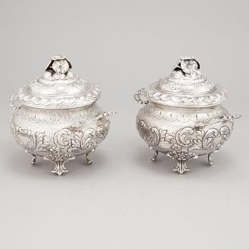 A pair pf Spanish silver tureens, Swedish import marks.