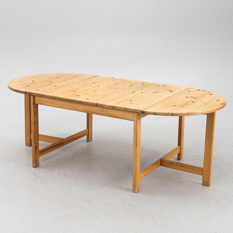 A dining table, second half of the 20th Century.