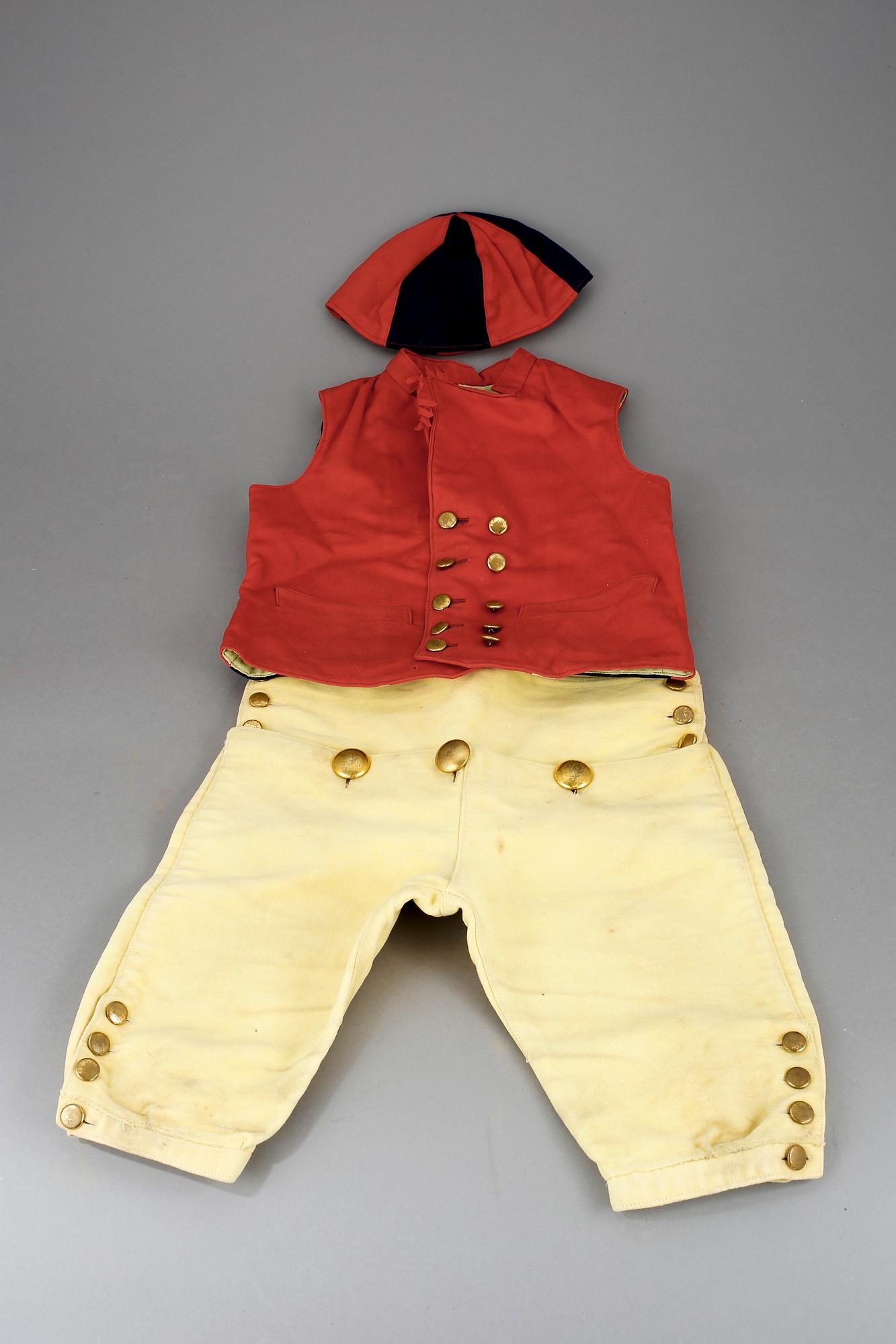 FOLKDRÄKT, 3 delar, barnstorlek. 1900-tal.