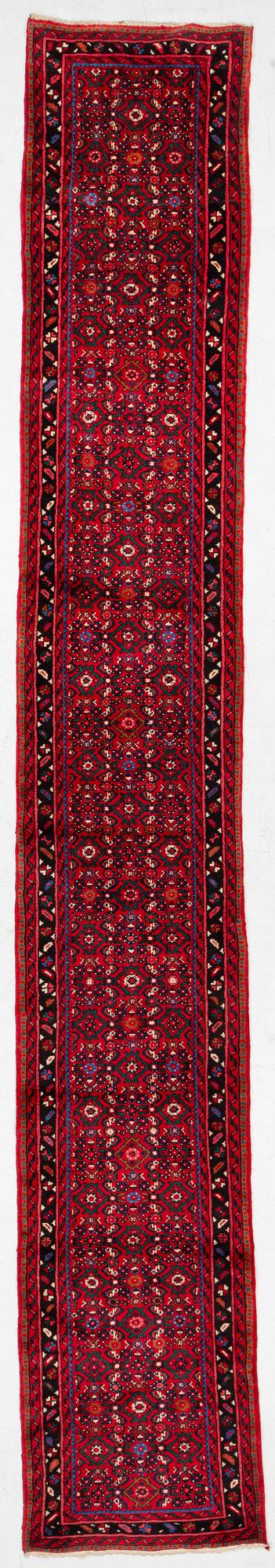 Gallery carpet, Hosseinabad, ca 532 x 82 cm.