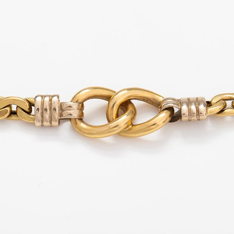 An 18K gold necklace. Made in Italy.