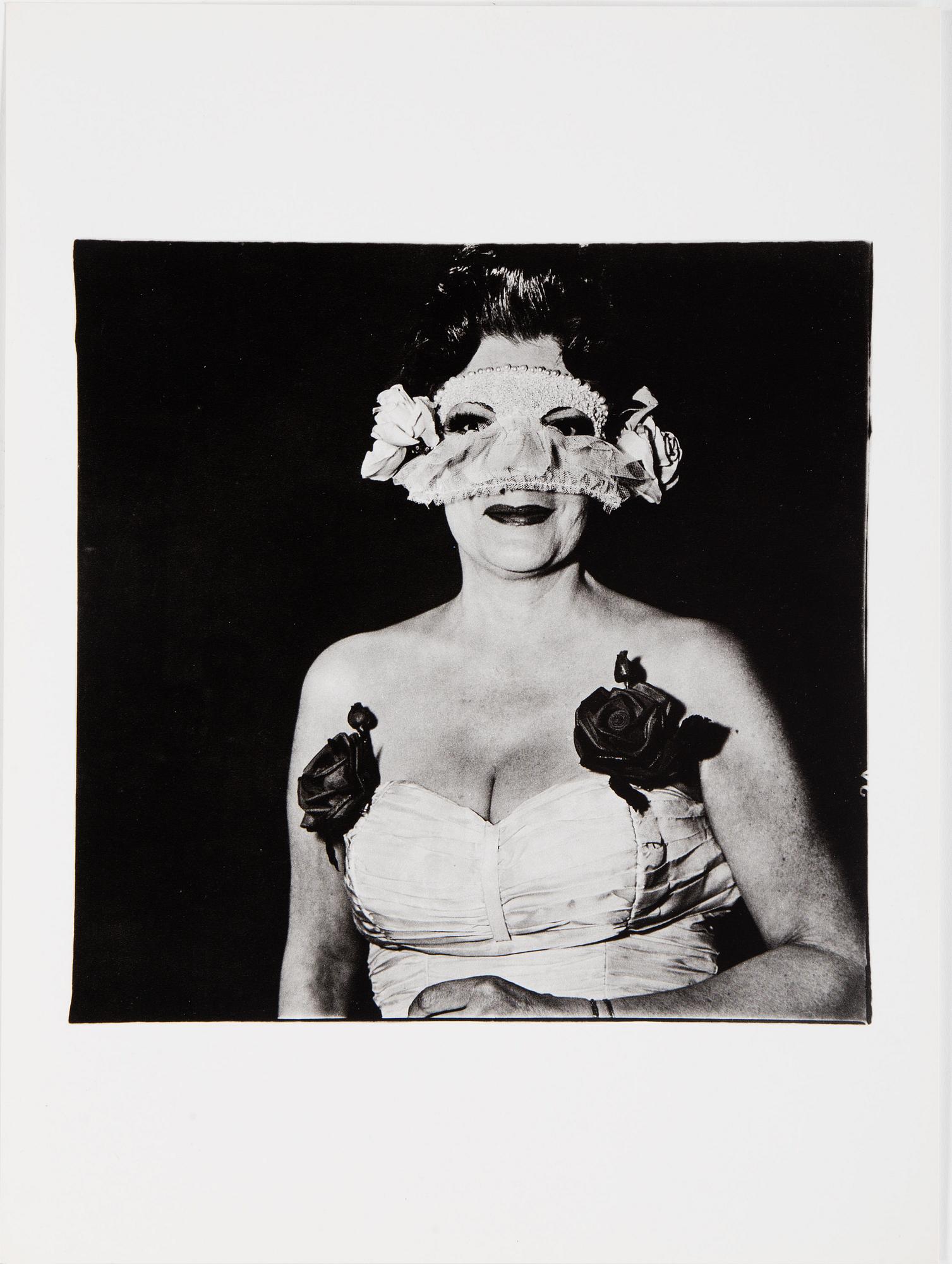 DIANE ARBUS, Portfolio with 12 heliogravures published by Electa in 1979. Numbered 26/1000.