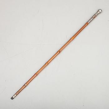 SPATSERKÄPP / STICKVAPEN, bambu och silver, 1800-tal.