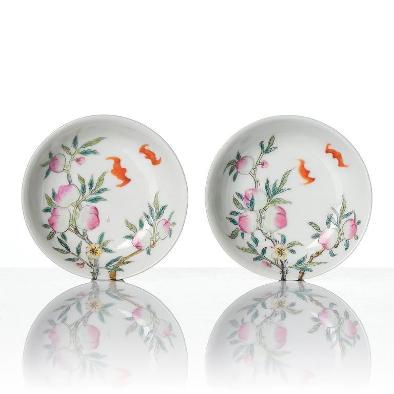 A set of six (5+1) small Chinese 'peaches' dishes, late Qing dynasty/Republic.