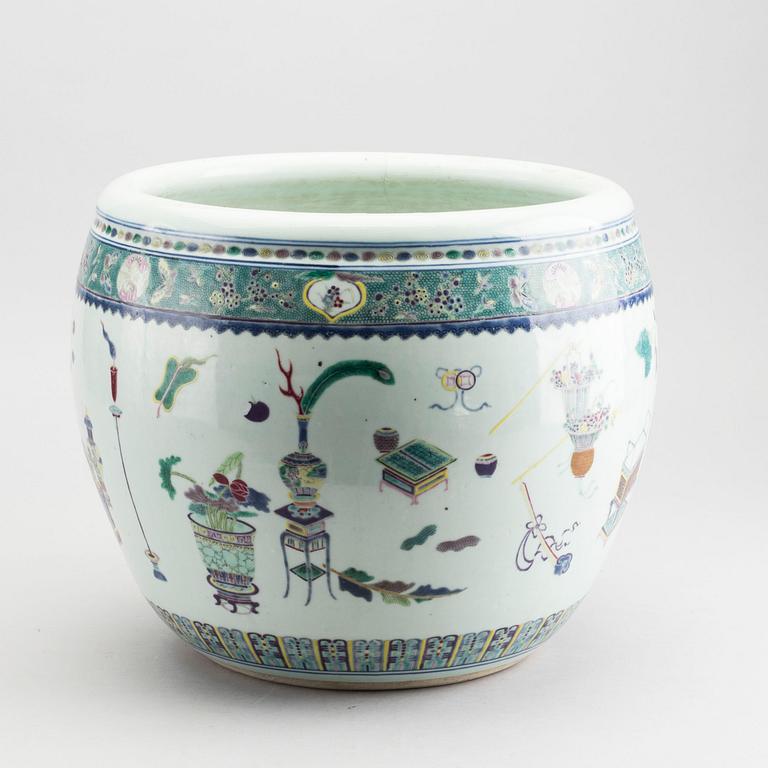 A 19th century Chinese porcelain fish bassin.