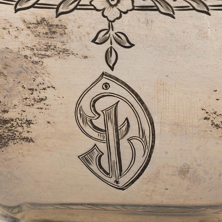 R. Wallace & Sons, kahvikannu ja kermakko, hopeaa, Wallingford, Connecticut, Yhdysvallat.