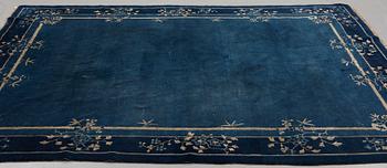 Matta, semiantik Kina, ca 293-295 x 242-246,5 cm.