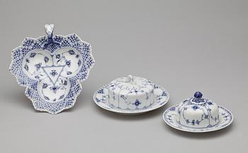 MAT- samt KAFFESERVIS, 151 delar, porslin, "Musselmalet", Royal Copenhagen, 1900-tal.