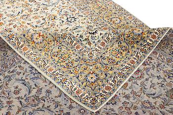 A Kashan carpet a. 380 x 260 cm.