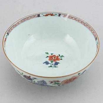 A pair of famille rose dishes and an export porcelain bowl, Qing dynasty, Qianlong (1736-95).