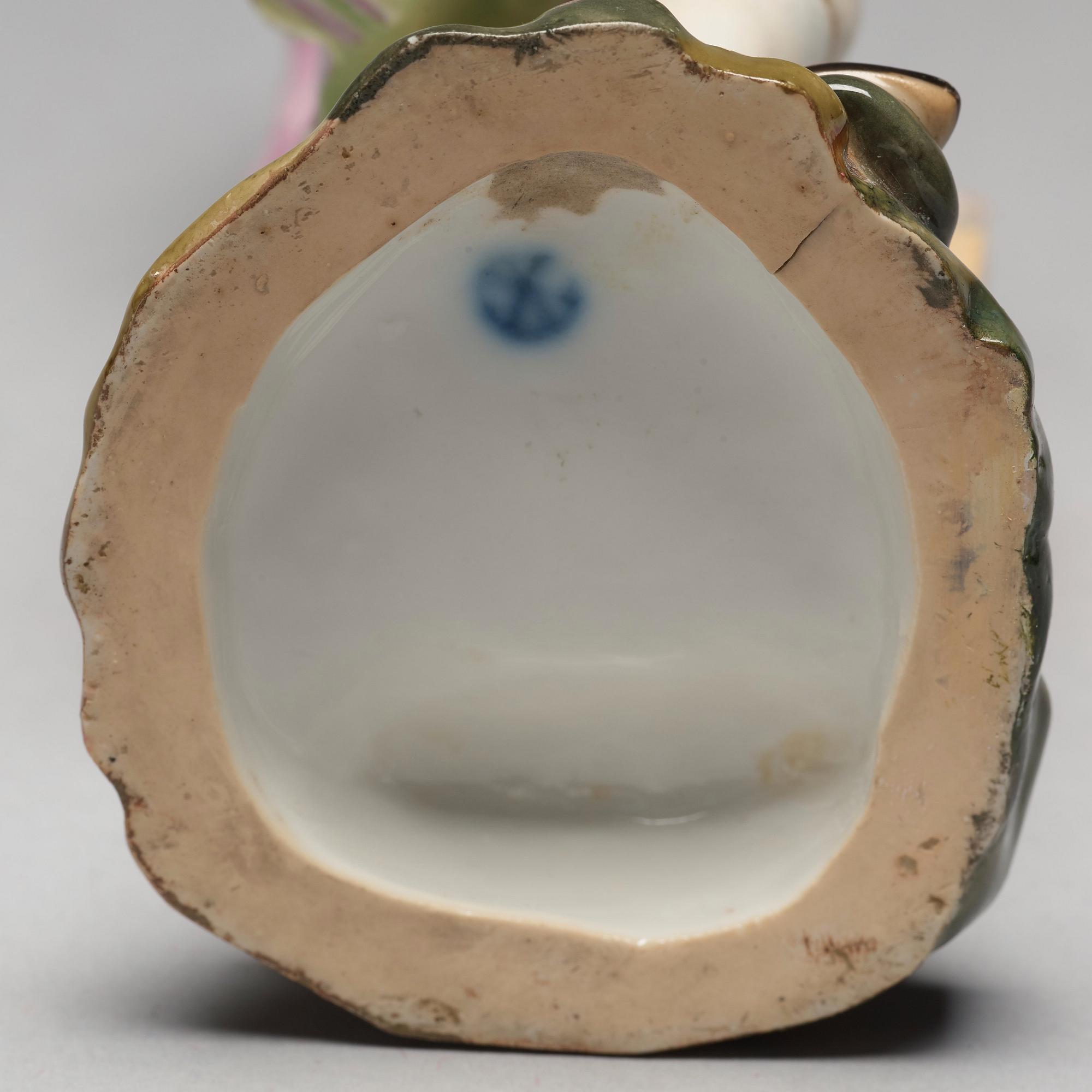 FIGURIN, porslin.  Höchstliknande märke, omkring 1900.