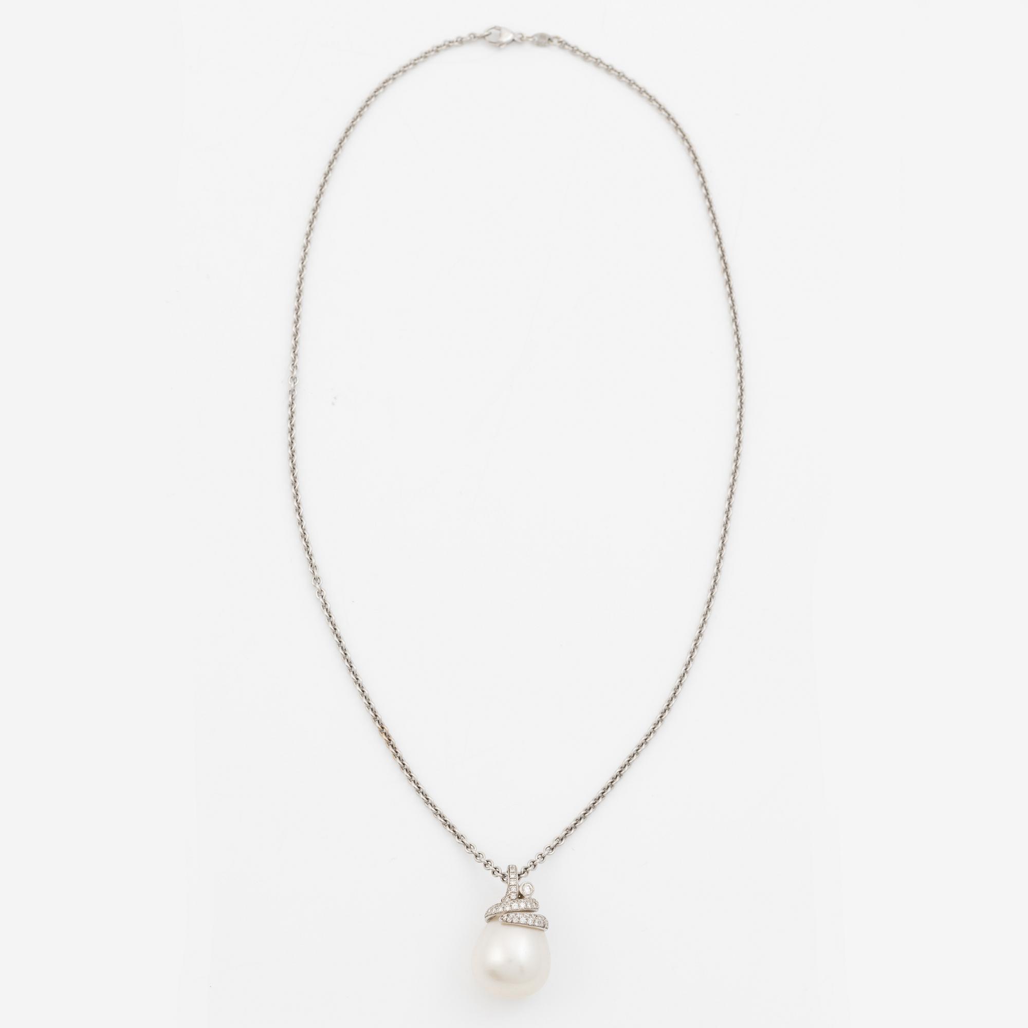 Necklace in 18K white gold with a cultured South Sea pearl and brilliant-cut diamonds. Jovenia.