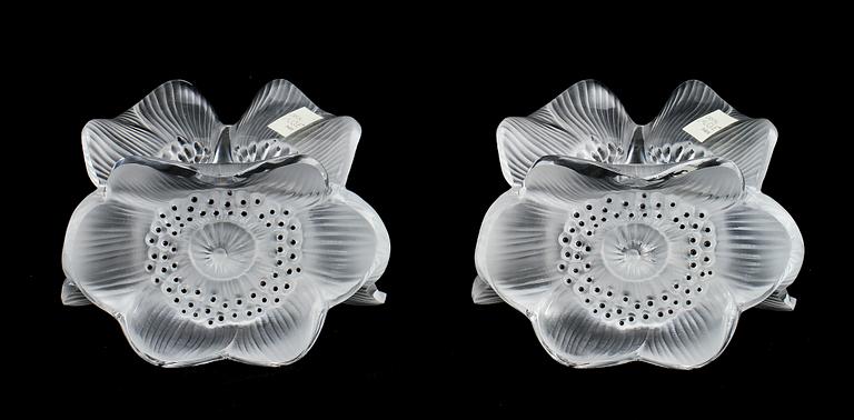 LJUSSTAKAR, ett par, glas, "Anemon", Lalique, sign. "Lalique R  France".