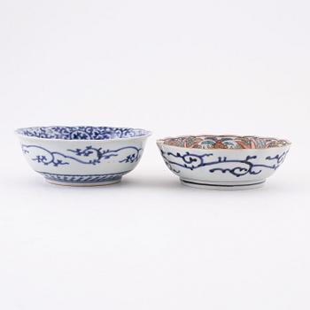 Two Japanese porcelain bowl, Edo-period, 19th Century.