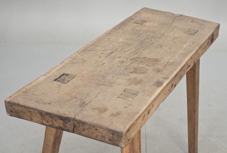 ARBETSBÄNK. Modern tillverkning av äldre delar.