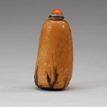 A soapstone snuff bottle with a carved landscape and a nine-character inscription, late Qing dynasty (1644-1912).