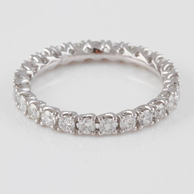 RING, 18K vitguld med briljantslipade diamanter ca 1.15 ct. Vikt 1,9 gram.