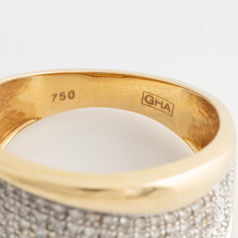 Ring, gold, with small diamonds.